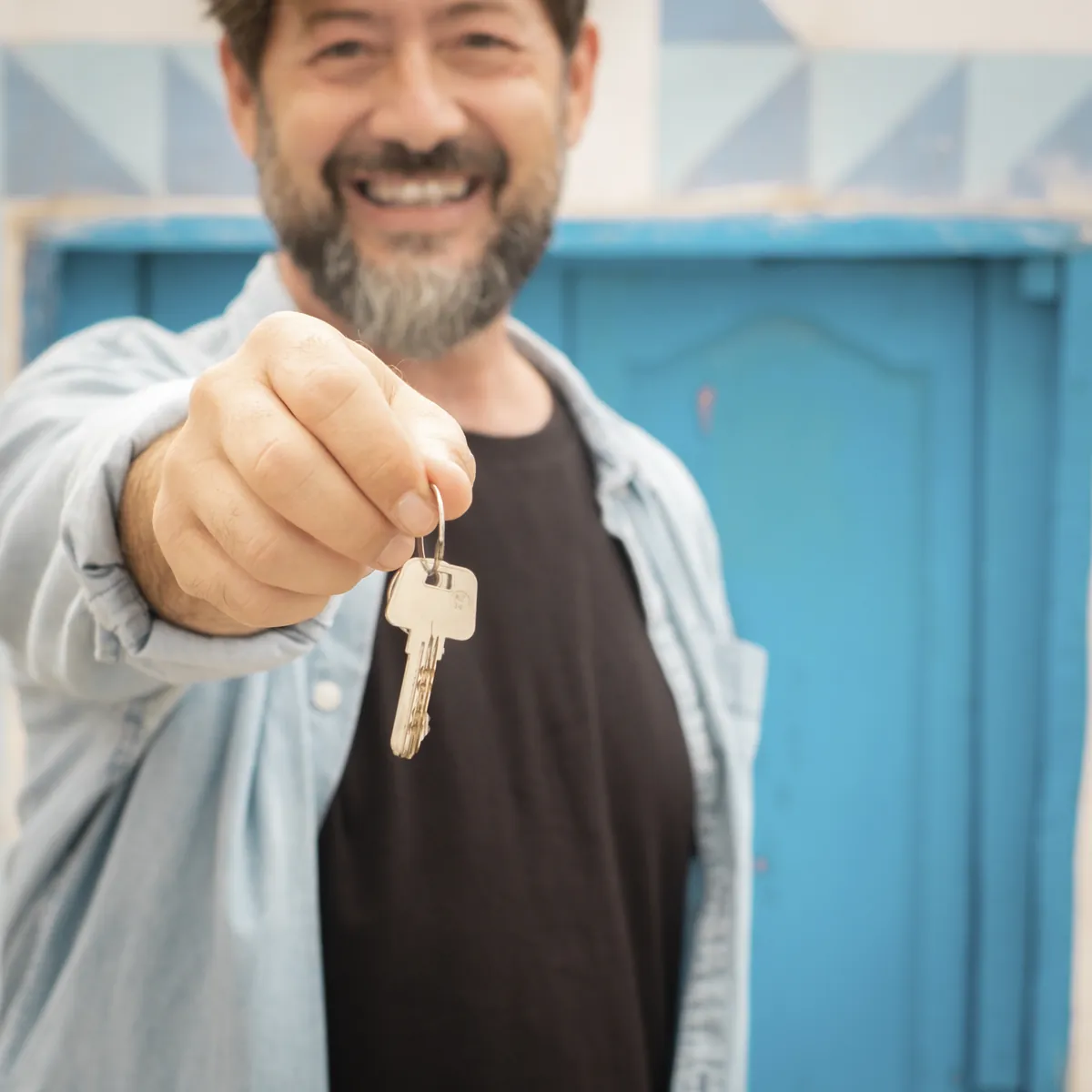 empty apartment handover keys